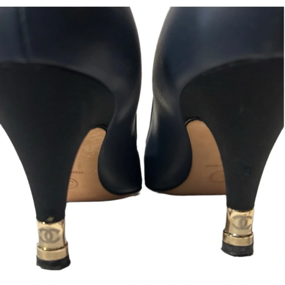 Chanel Cap Toe Leather Shoes, Size 9 - Picture 5 of 8
